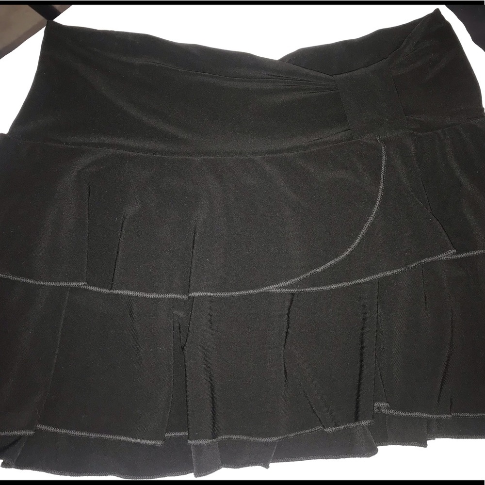 Black 2000s brand Star City black skirt size small.